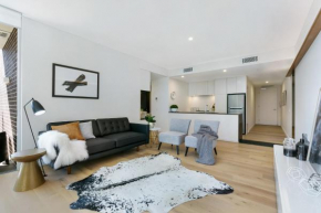 Отель Ultra modern 2 bdrm in St Leonards Crows Nest - 803NOR  Сидней